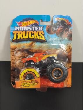 Hot Wheels Monster Trucks 2020 Giant Wheels 1:64 HotWeiler Crushable Car 37/50